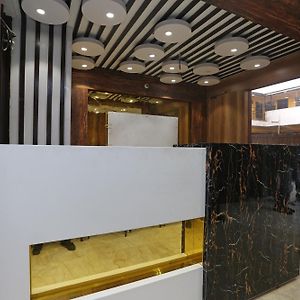 OYO 27864 Hotel Samrat